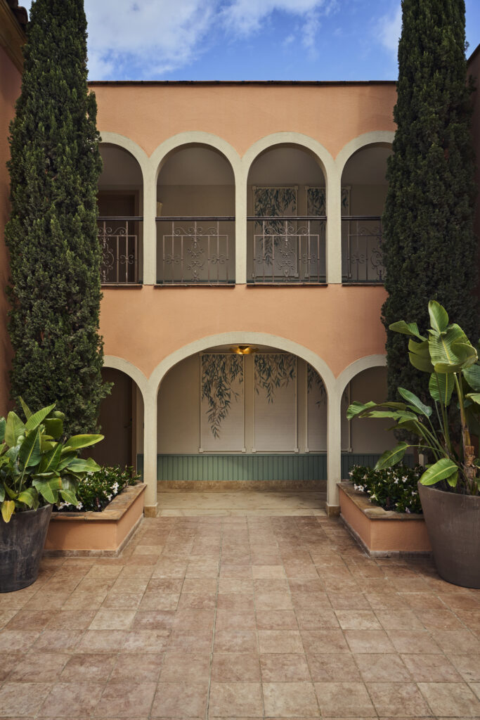 Villa Miraé Reimagined: Maison Numéro 20 Brings Timeless Elegance to Cap d’Antibes 11 APR Oscar Lucien Ono Maison Numero 20 VILLA MIRAE ©Alexandre Tabaste 2505077