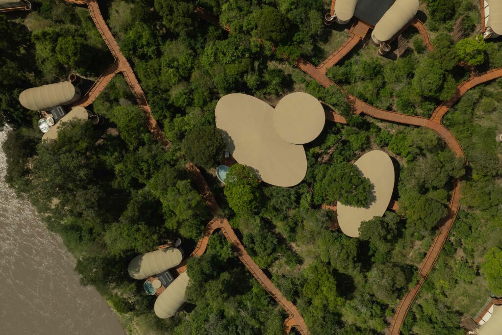 Above the Treetops, Into the Wild: A New Vision of Safari Design 4 LWDesign RitzCarltonMasaiMara NateleeCocks 009