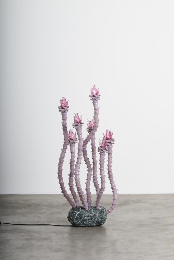 10 GC NILUFAR NOMAD ABU DHABI 2025 CHRISTIAN PELLIZZARI FLOOR LAMP 2025 MURANO GLASS AND STEEL W 48 x D 54 x H 127 cm Ph. Filippo Pincolini