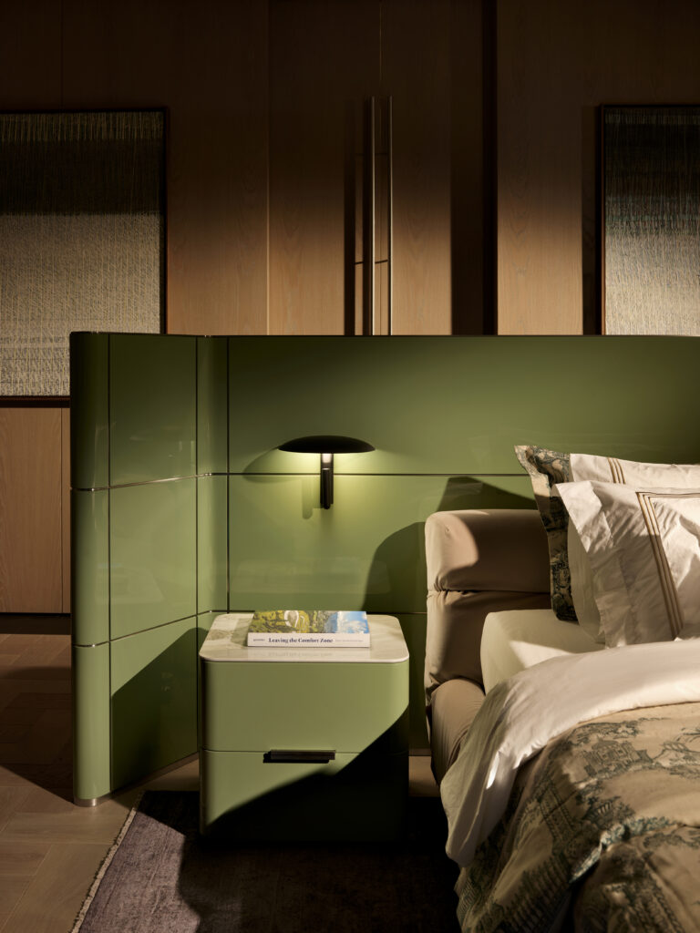 APR Escapefromsofa – Four Seaons R01 © Ibrahim Ozbunar 645 Studio 136