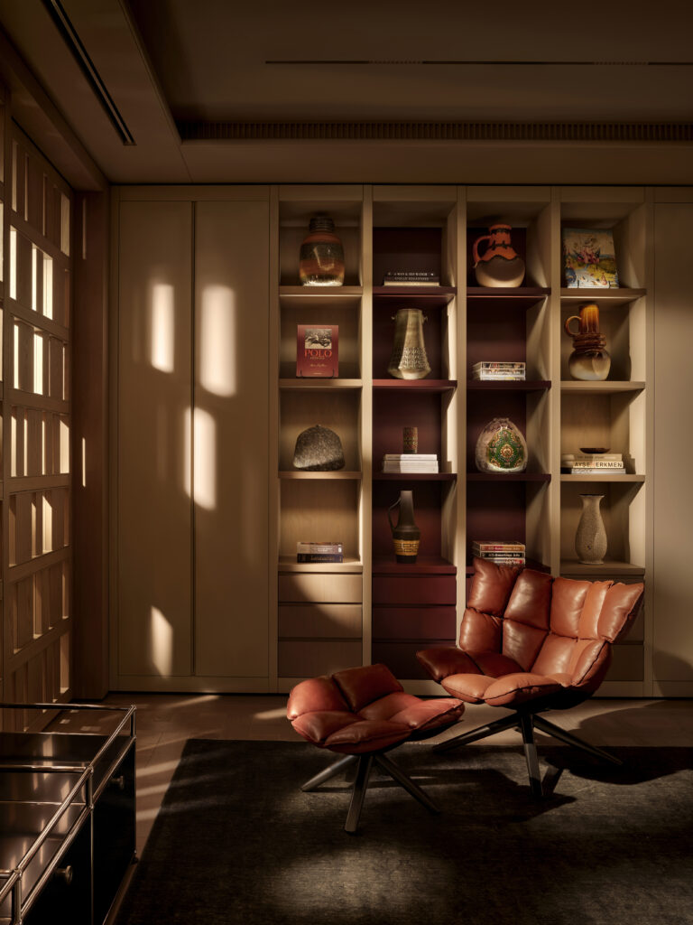 APR Escapefromsofa – Four Seaons R01 © Ibrahim Ozbunar 645 Studio 46