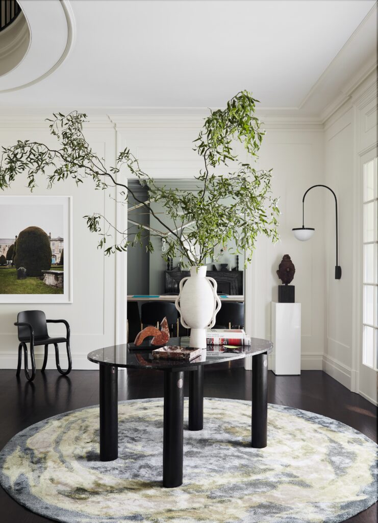 This Grand New York Home Gets a Romantic Minimalist Rewrite 5 LHS ReadMcKendree 0123 V1