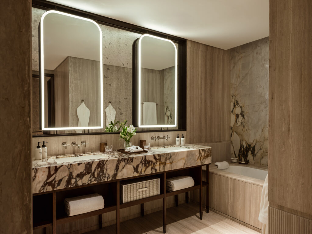 RWDOH Facilities Room DeluxeRoom Bathroom 1368