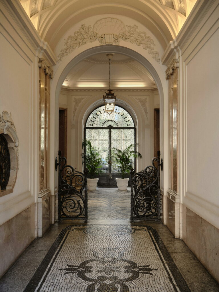 Arab Voices at Milan Design Week: Urjowan Alsharif reinterprets a Florentine alcova 2 LAppartamento by Artemest Palazzo Donizetti 2