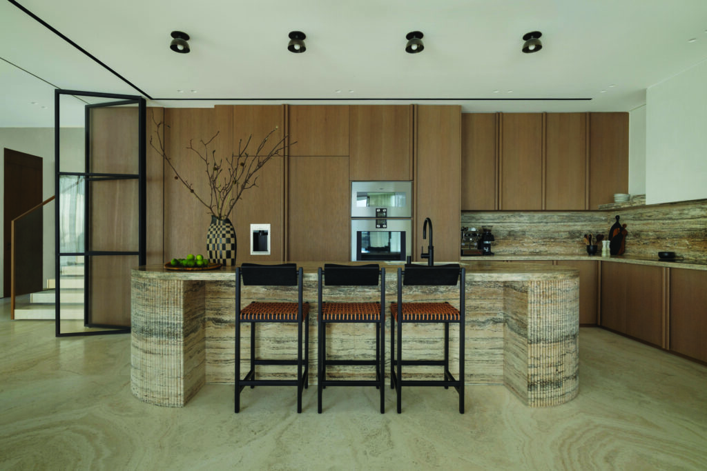 A Warmly Layered Palm Jumeirah Home Filled with Art, Vintage Pieces and Natural Materials 6 AnaFosterAdams DubaiVilla NateleeCocks 025