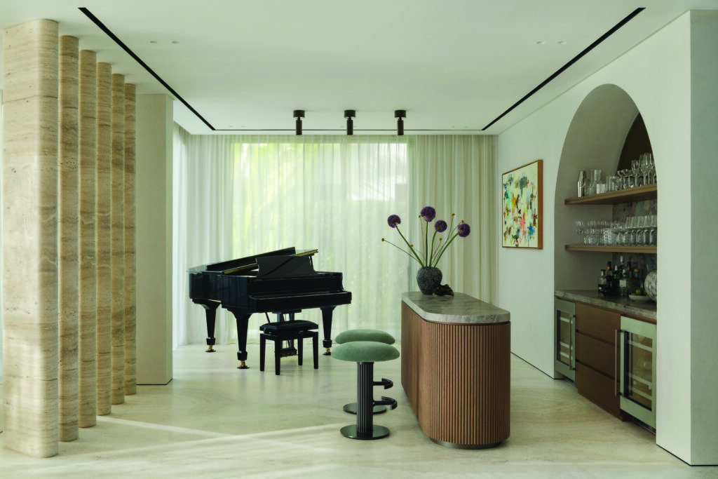 A Warmly Layered Palm Jumeirah Home Filled with Art, Vintage Pieces and Natural Materials 7 AnaFosterAdams DubaiVilla NateleeCocks 034