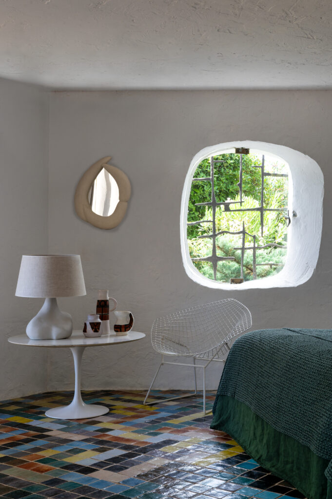 Inside a Jacques Couelle House, Miriam Frowein Chose Restraint Over Reinvention 14 Bedroom DSC 3528Photography Benedicte Drummond Project Jacques Couelle Miriam Frowein Interiors