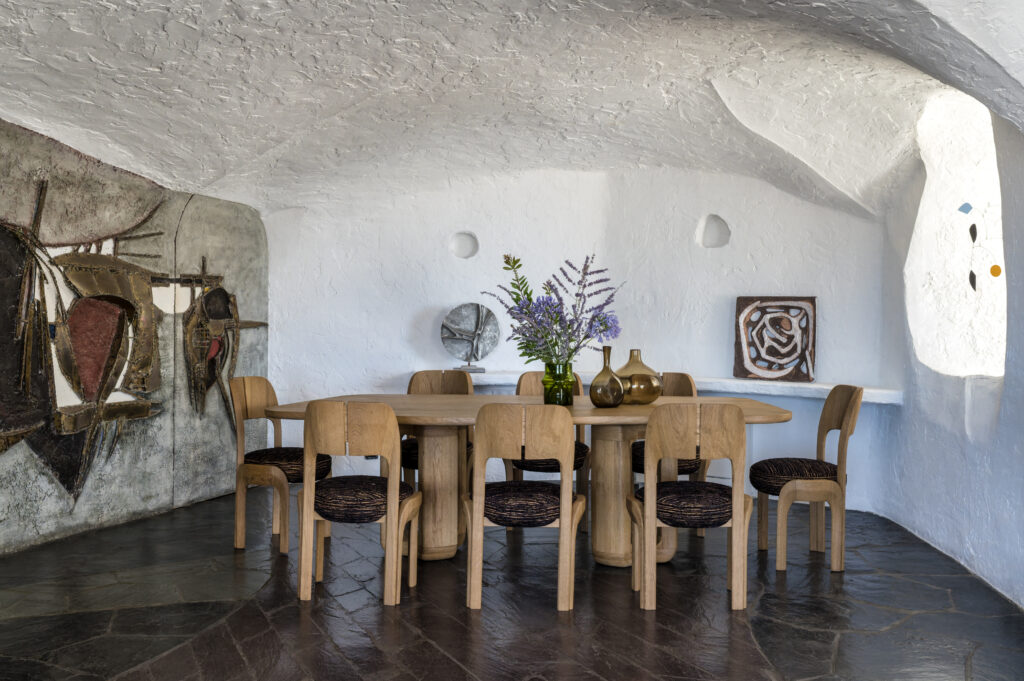 Inside a Jacques Couelle House, Miriam Frowein Chose Restraint Over Reinvention 11 DinningRoom DSC 3361Photography Benedicte Drummond Project Jacques Couelle Miriam Frowein Interiors