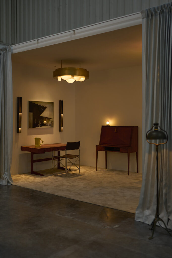 Gradient Gallery Room