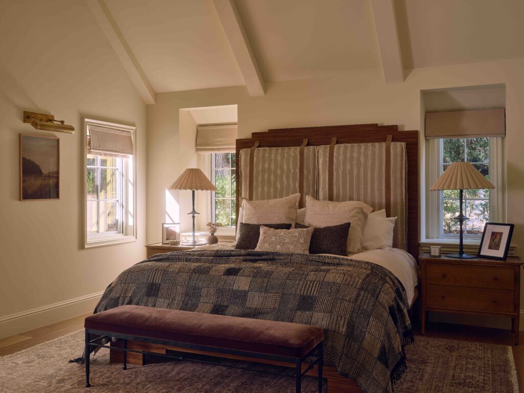A Los Angeles Home Designed to Unfold Like a Well Loved Members’ Club 14 11. GGiD 4604