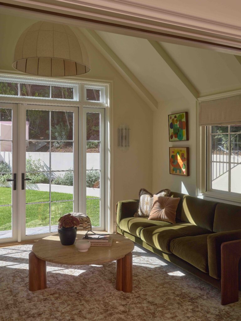 A Los Angeles Home Designed to Unfold Like a Well Loved Members’ Club 13 12. GGiD 4590