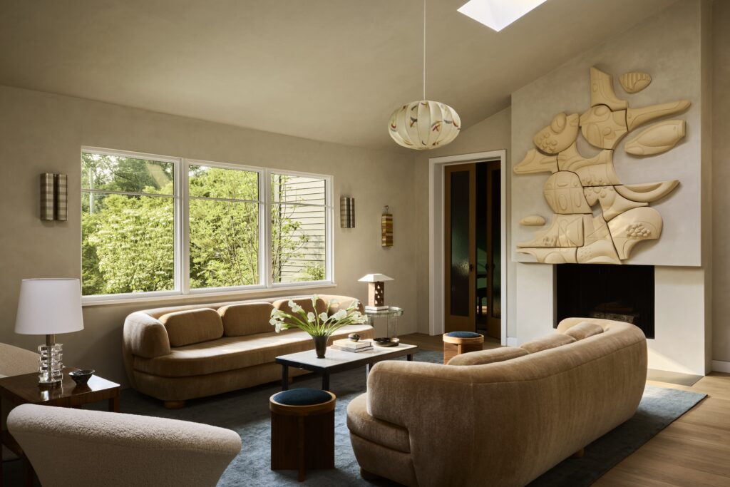 The House in the Woods That Glows Green at Night 11 3. Living Room 020