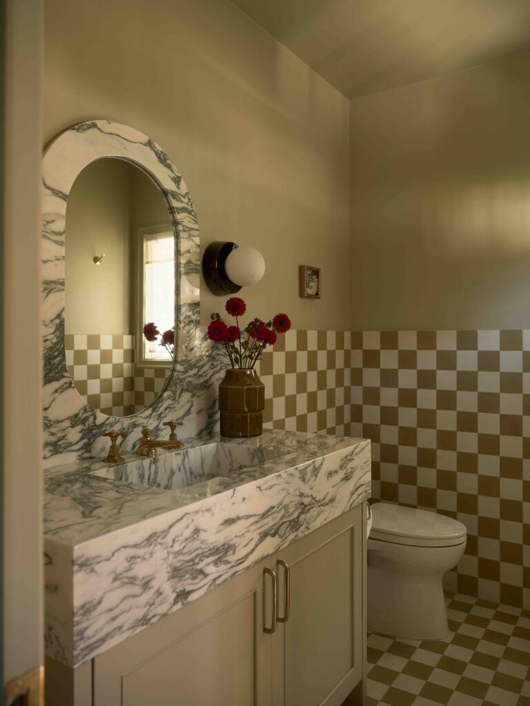 A Los Angeles Home Designed to Unfold Like a Well Loved Members’ Club 16 5. GGiD 4359