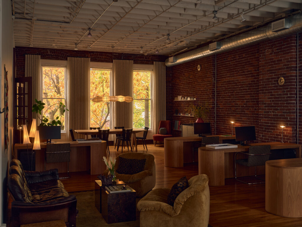 5. Pat Austin Office0646