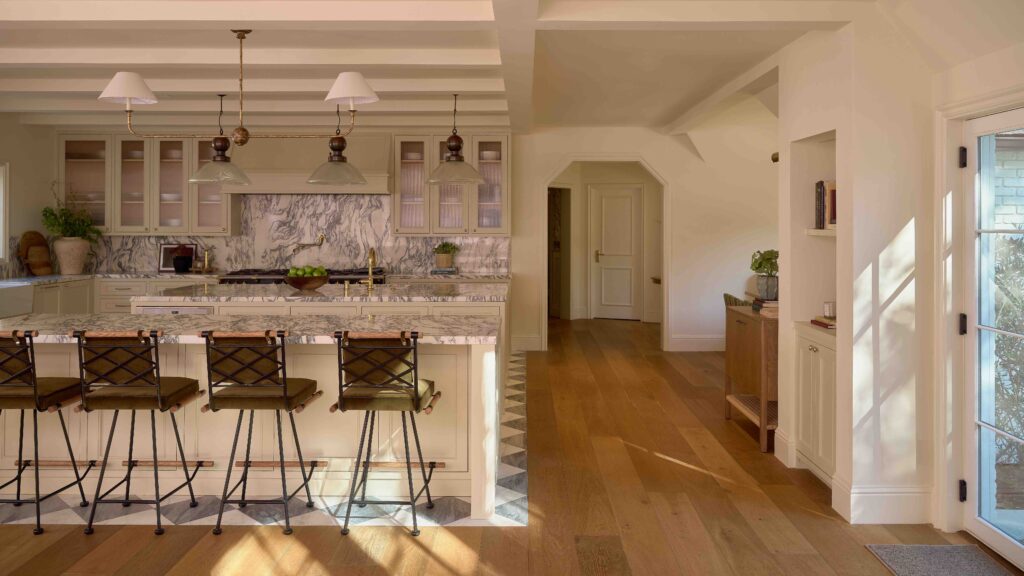 A Los Angeles Home Designed to Unfold Like a Well Loved Members’ Club 2 GGiD 4562