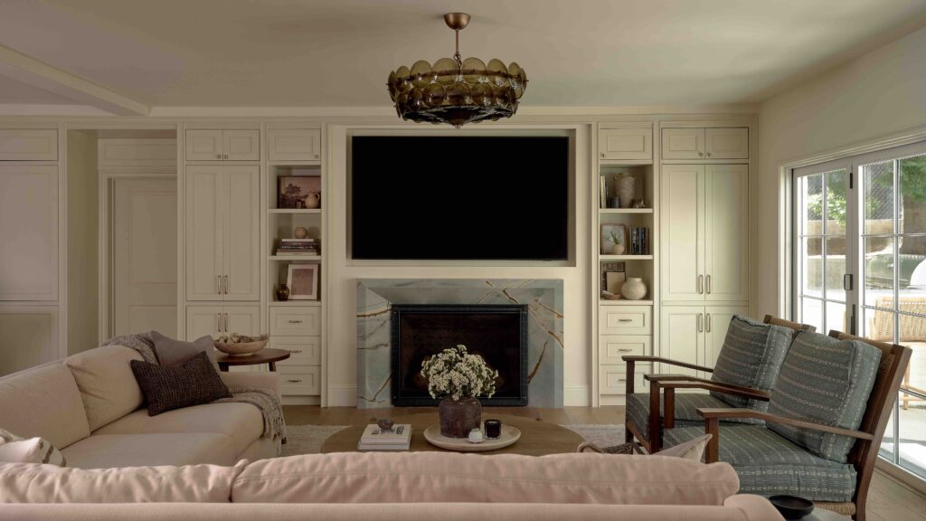A Los Angeles Home Designed to Unfold Like a Well Loved Members’ Club 1 GGiD 4642