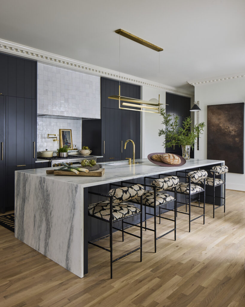 A House of Contrasts: Moody, Modern, and Incredibly Inviting 10 1. RBRichmar10466