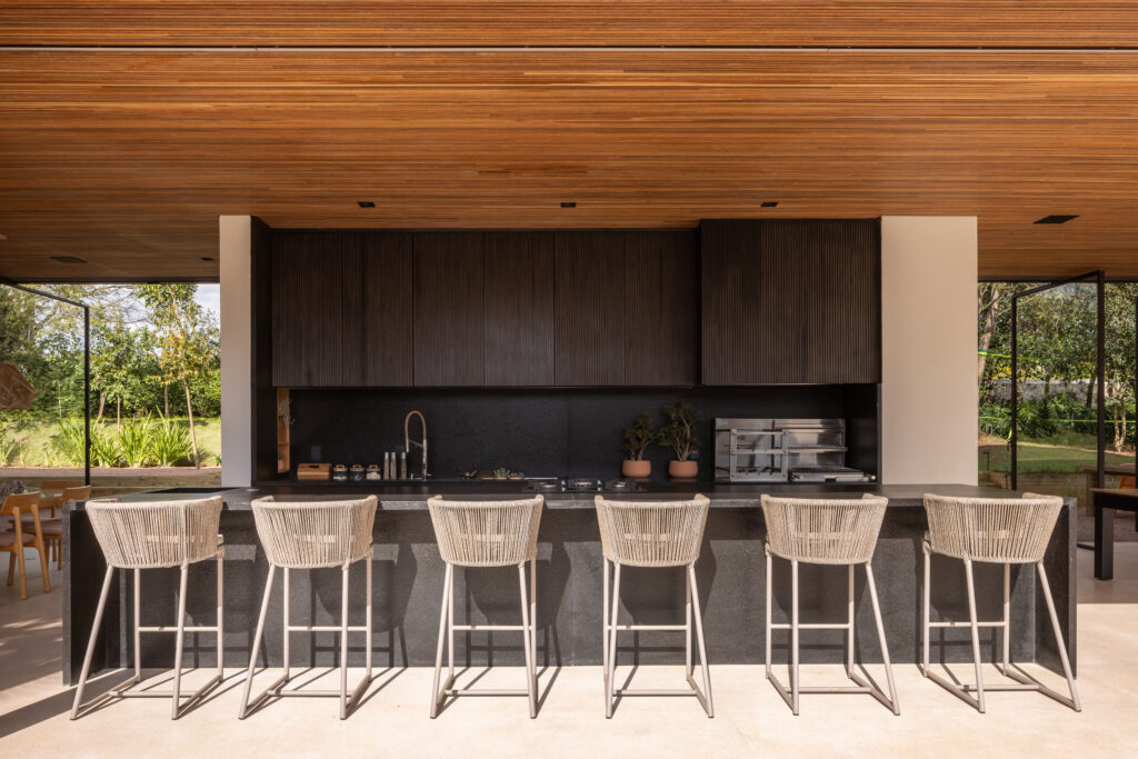 Step Into a Villa in São Paulo Where the Living Room Spills Straight Into the Garden 3 1088371