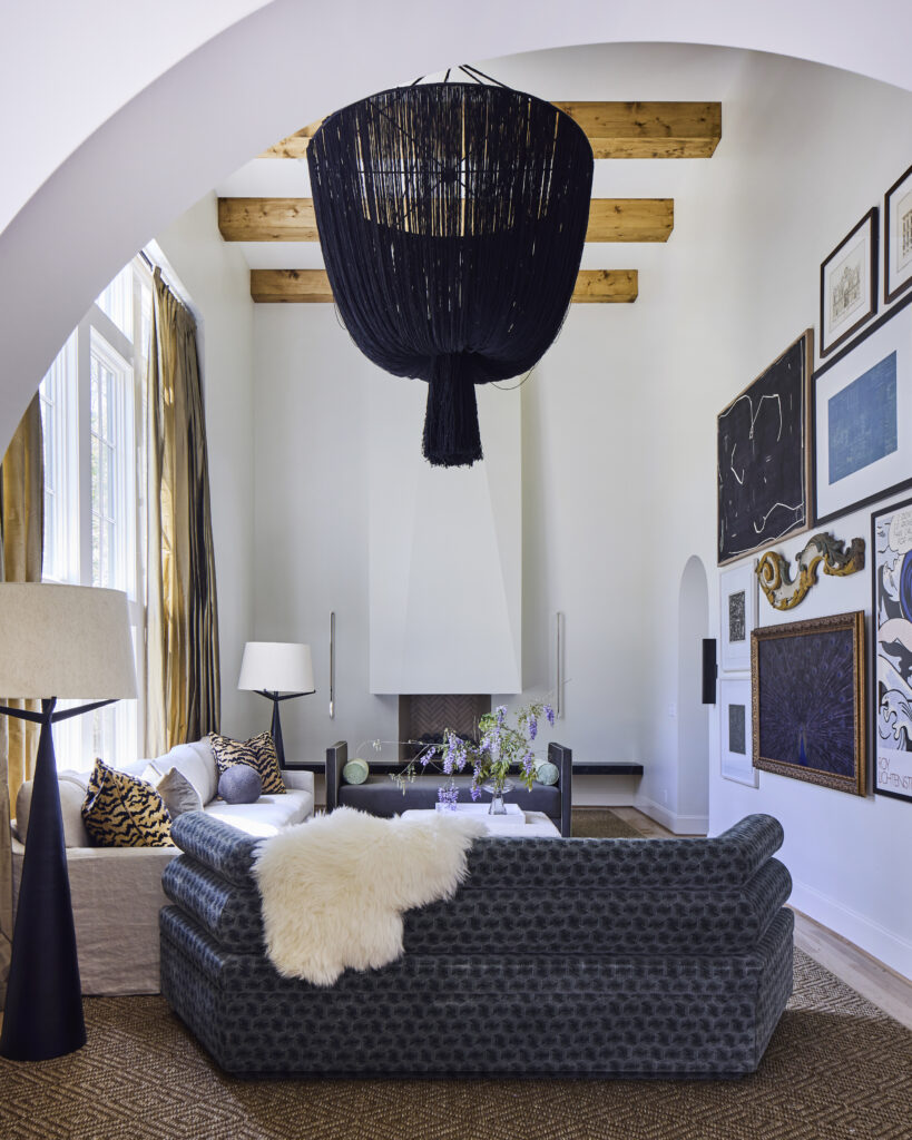 A House of Contrasts: Moody, Modern, and Incredibly Inviting 4 11. RBRichmar10685
