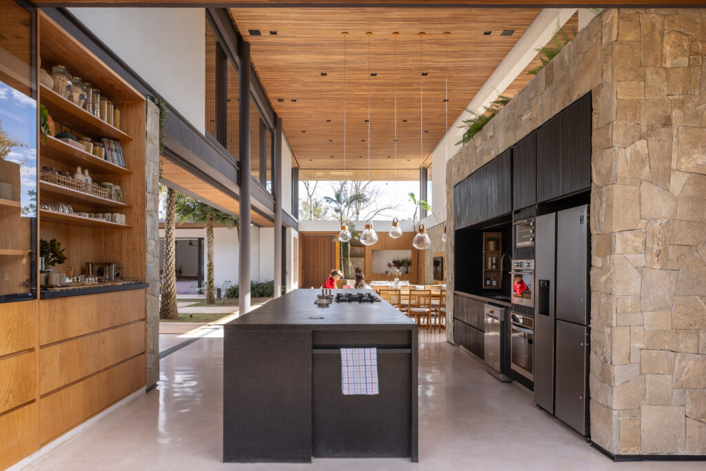 Step Into a Villa in São Paulo Where the Living Room Spills Straight Into the Garden 9 1358051 1