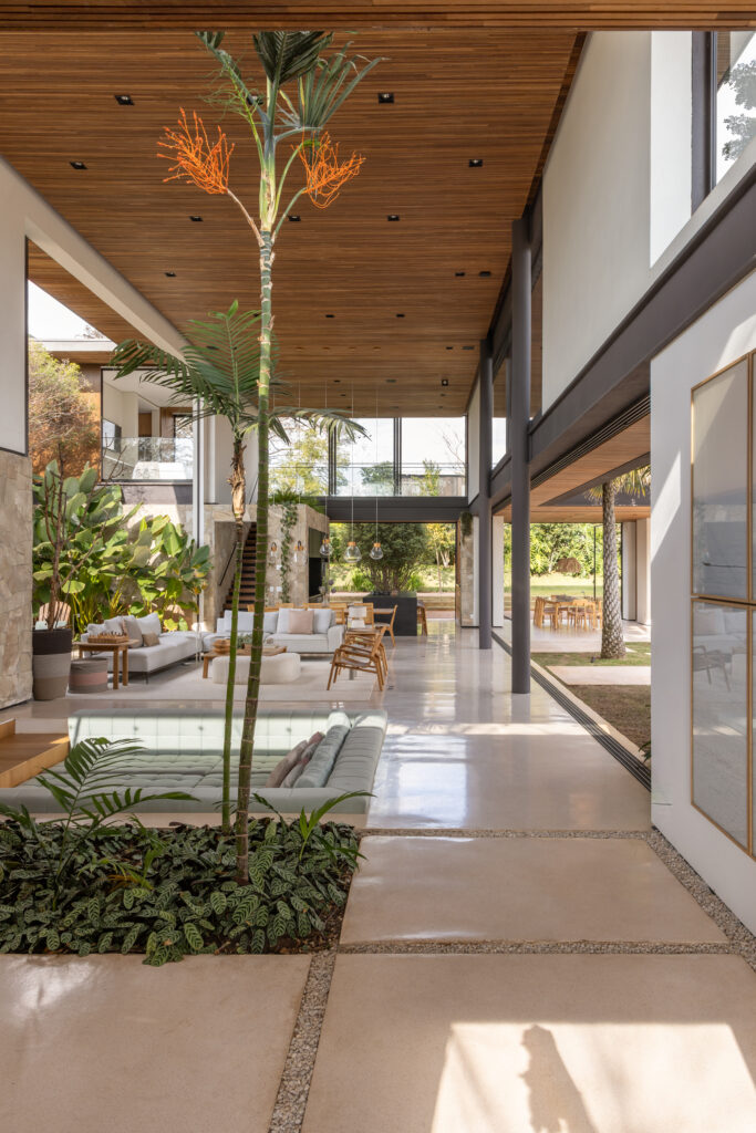 Step Into a Villa in São Paulo Where the Living Room Spills Straight Into the Garden 11 1448517