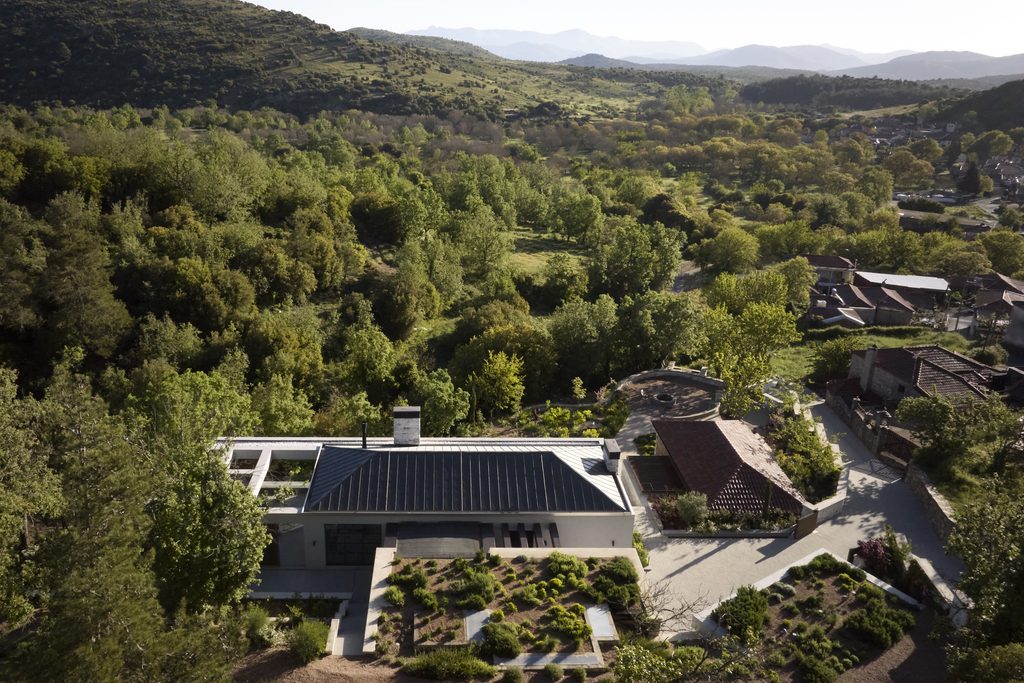 In Greece, a Contemporary Holiday Home Rises from Ancestral Foundations 1 22