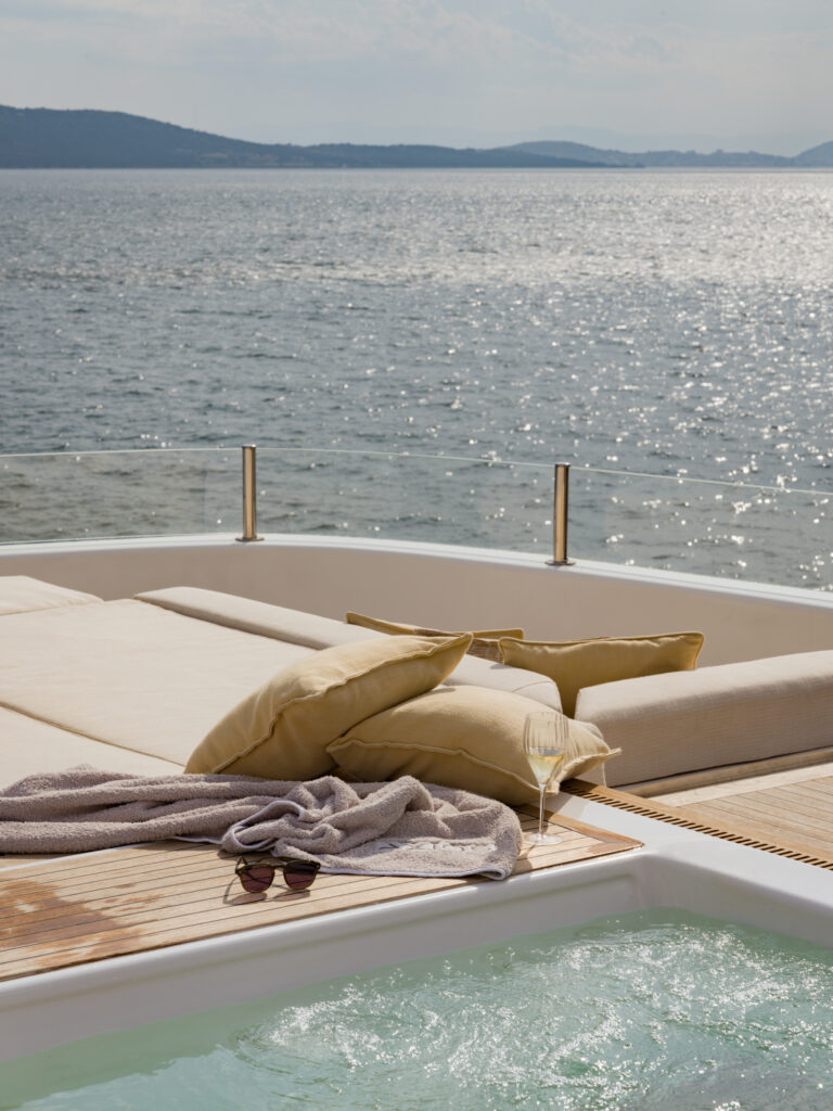 28 Bergman Design House MY Axious LR 40