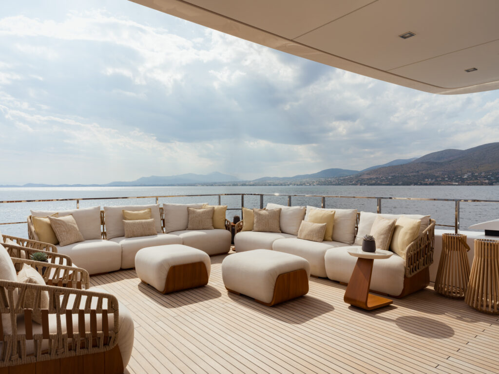 29 Bergman Design House MY Axious LR 41