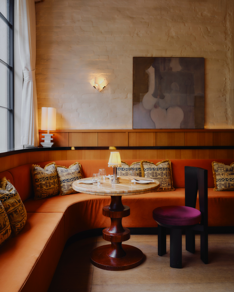 Ecru Studio orchestrates a dialogue between Taiwanese street culture and the European bistro 2 5 1