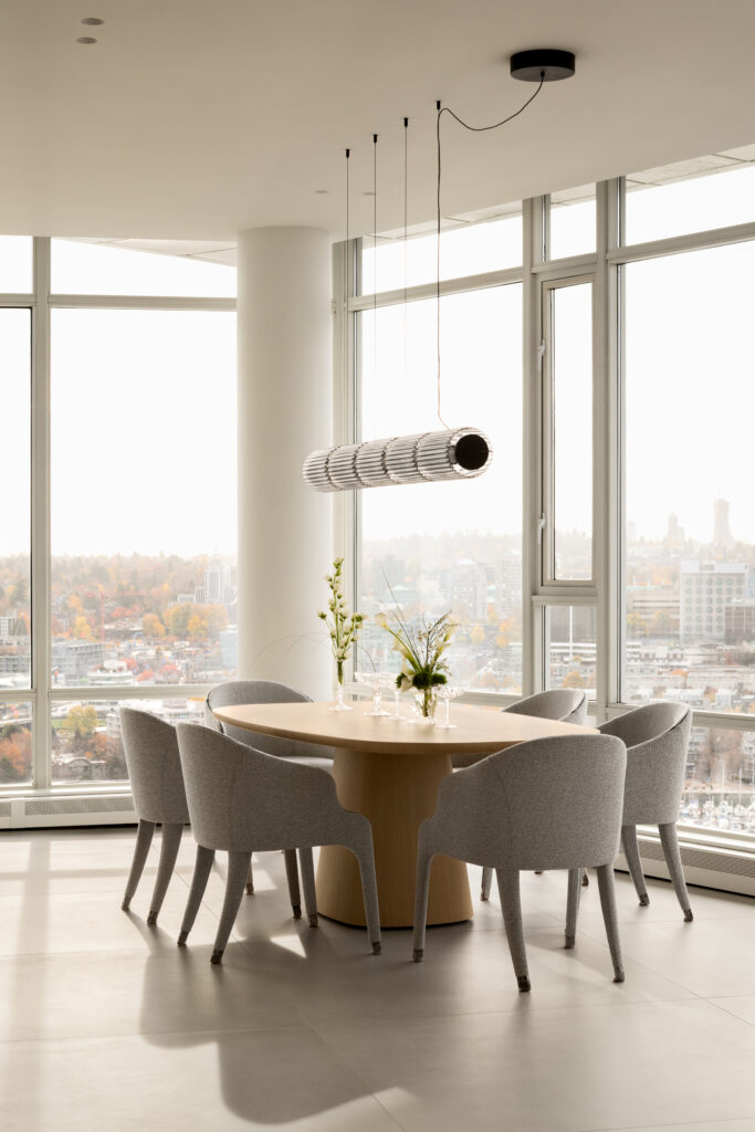 After Decades in the Suburbs, a Vancouver Couple Traded Space for Stillness in This Yaletown Penthouse 9 6. AtelierFen 47 1