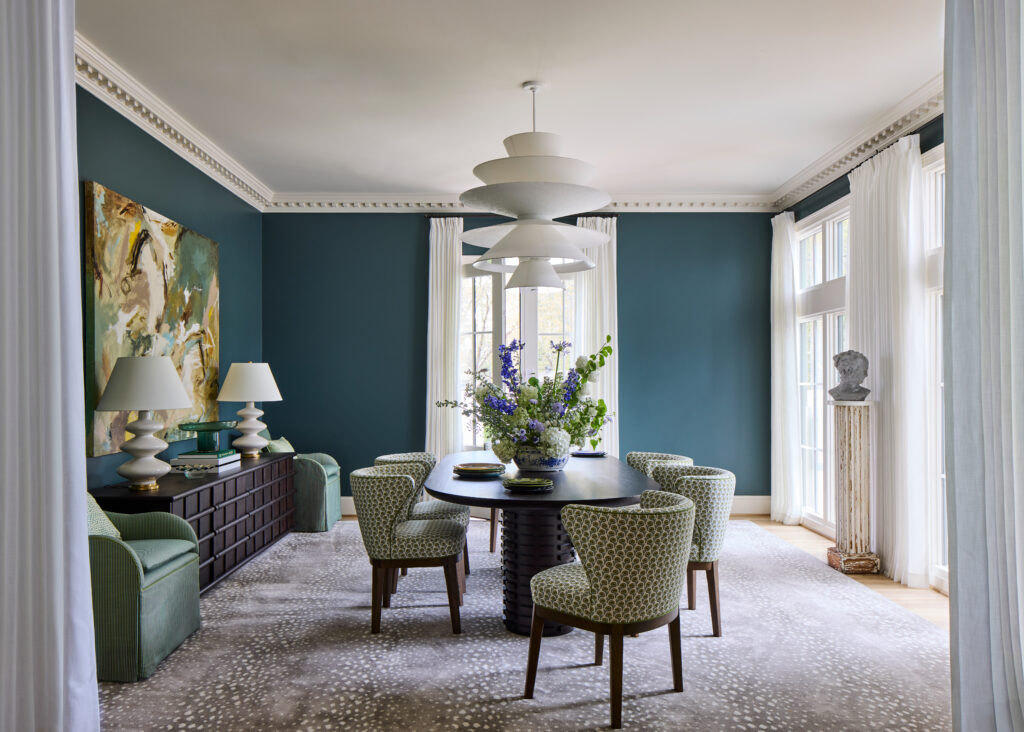 A House of Contrasts: Moody, Modern, and Incredibly Inviting 7 7. RBRichmar10928