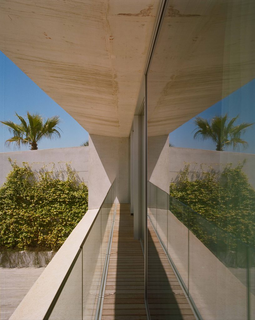 A Marseille Architect Built Her Client's Dream House Where Brazilian Modernism Meets the French Riviera 3 APR Sandrine Sarah Faivre Villa Alta photos Clement Vayssieres 5