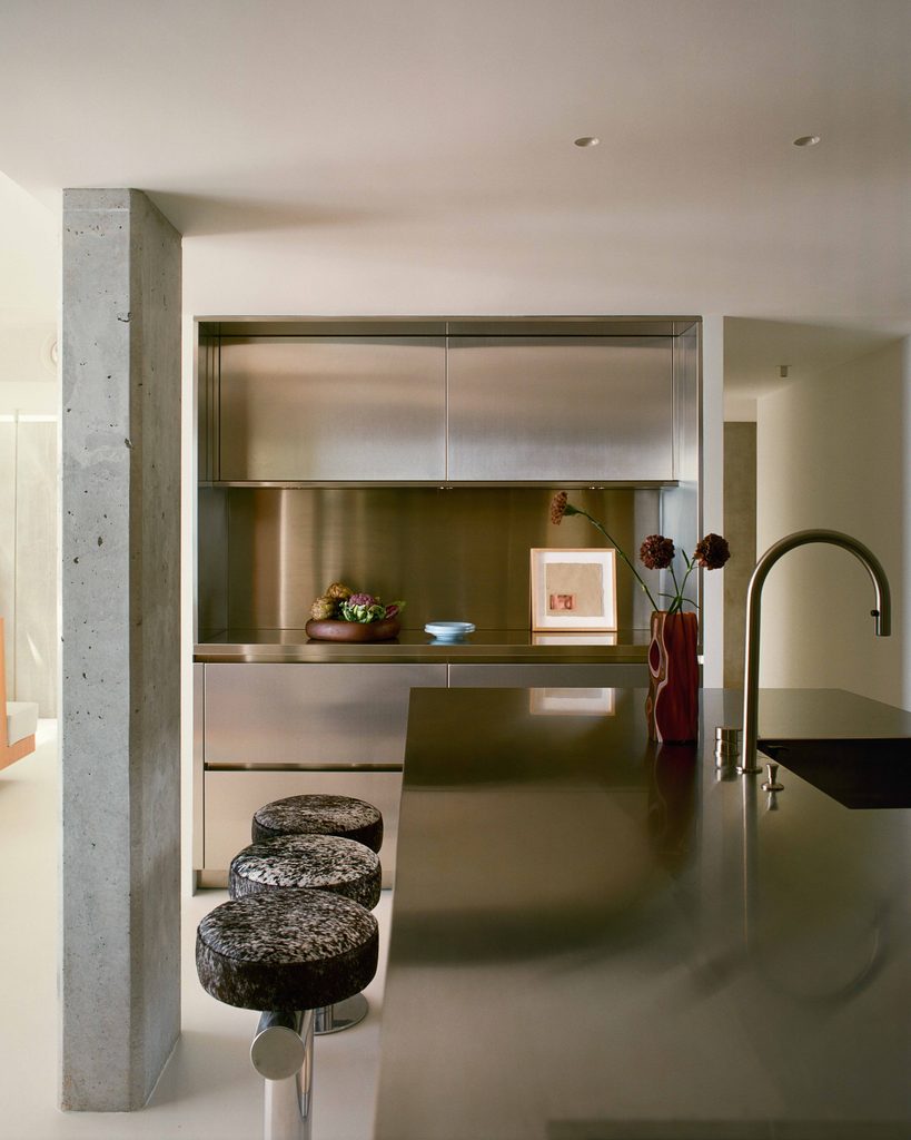 A Marseille Architect Built Her Client's Dream House Where Brazilian Modernism Meets the French Riviera 8 APR Sandrine Sarah Faivre Villa Alta photos Clement Vayssieres 6