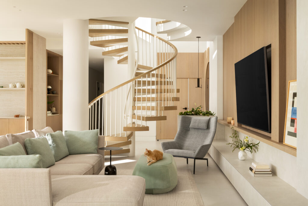 After Decades in the Suburbs, a Vancouver Couple Traded Space for Stillness in This Yaletown Penthouse 3 AtelierFen 510 1