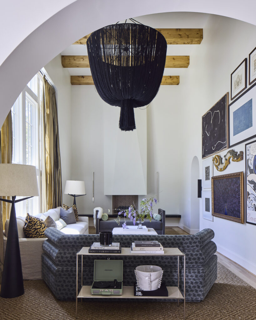 A House of Contrasts: Moody, Modern, and Incredibly Inviting 6 RBRichmar10673