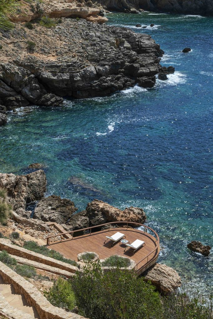 Fahad Hariri's Ibiza Retreat Is a Study in Dosed Maximalism 1 007 Mobilier