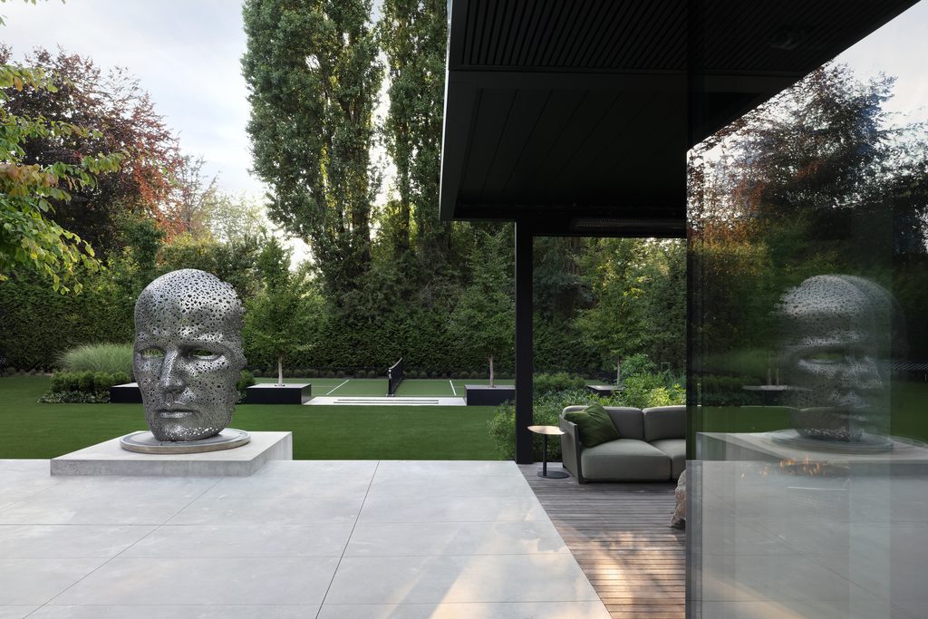 The Luxury of Space: The Art of Landscaping 6 7. SouthlandsEstate 3 EmaPeter