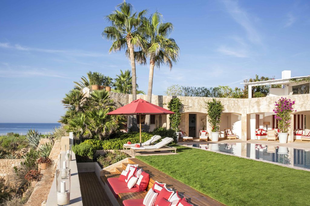 Fahad Hariri's Ibiza Retreat Is a Study in Dosed Maximalism 7 PT5A8207r