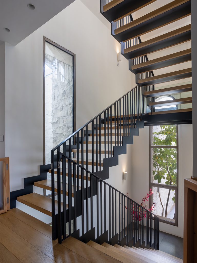 BOLD, BRIGHT, BEIRUT 10 RGA C HOUSE 11