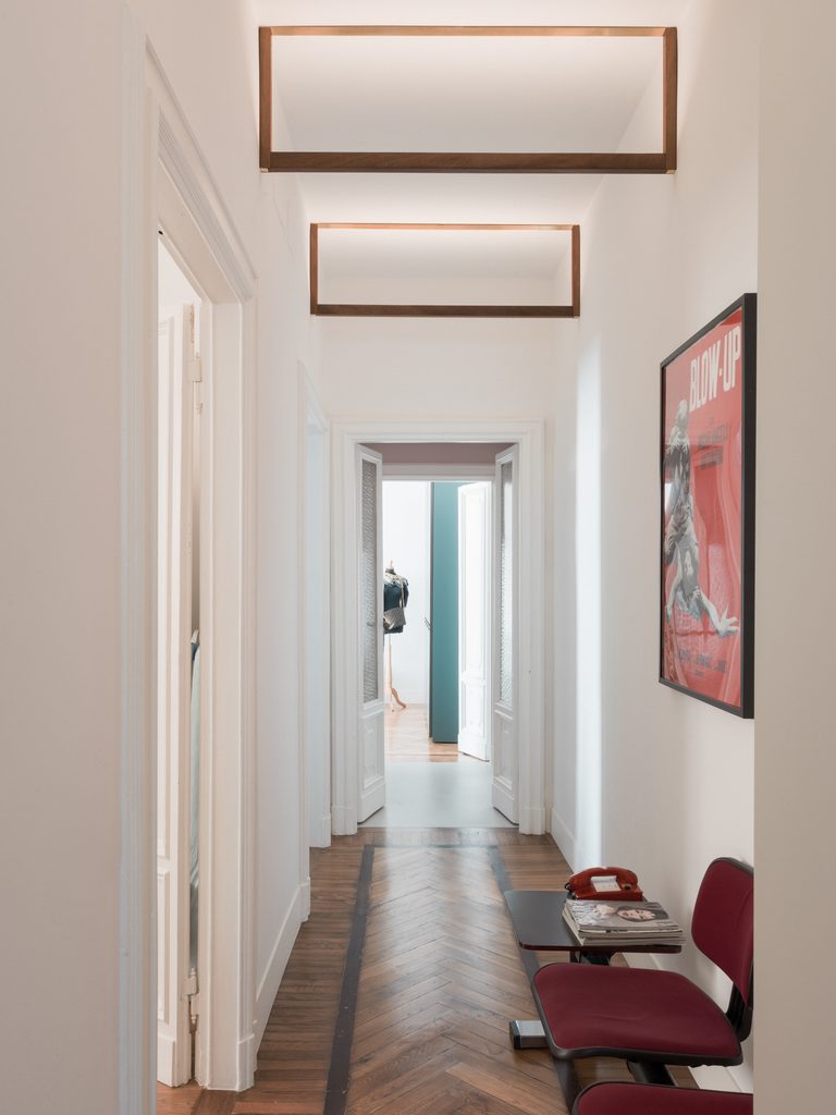 Two Languages: In Milan, A Former Law Office Becomes A Family Home Where Restored Stucco Meets Poured Resin 7 ZMA 002 BM 10 768x1024 1