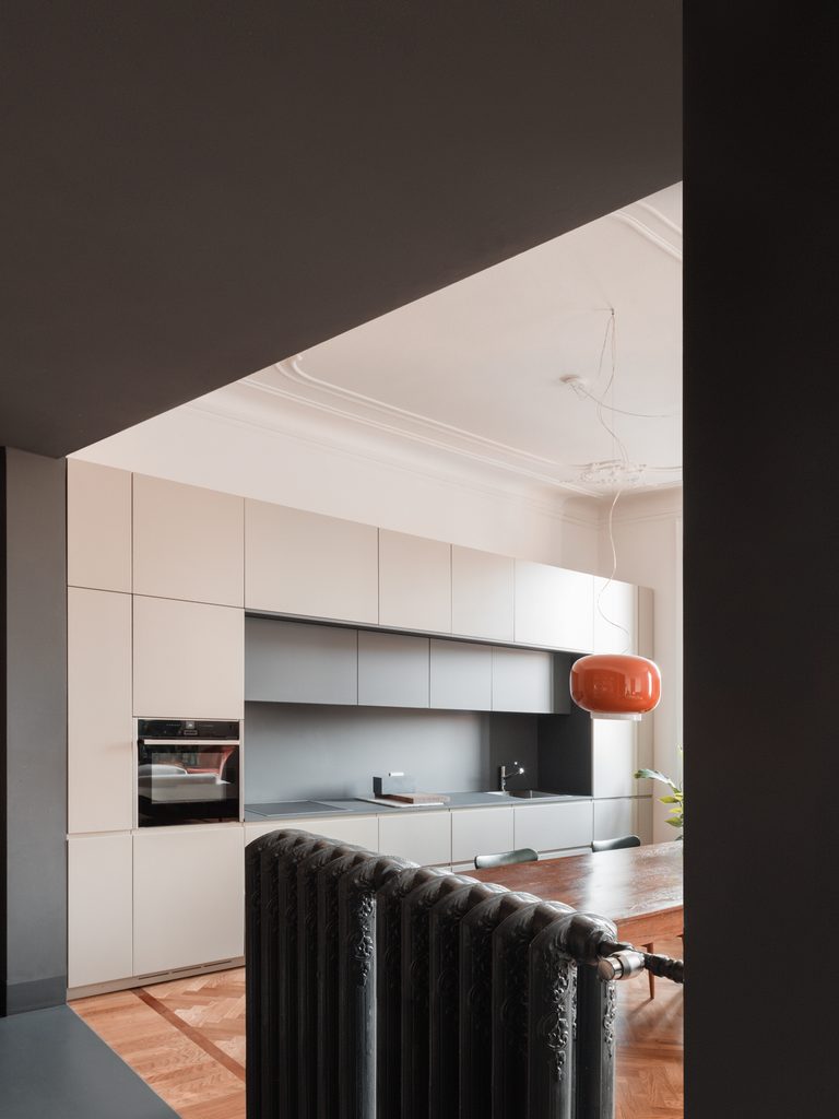 Two Languages: In Milan, A Former Law Office Becomes A Family Home Where Restored Stucco Meets Poured Resin 4 ZMA 002 BM 29 768x1024 1