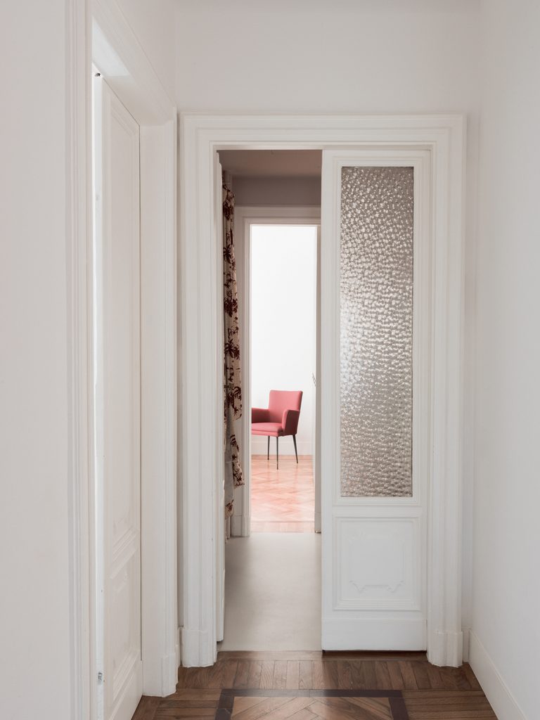Two Languages: In Milan, A Former Law Office Becomes A Family Home Where Restored Stucco Meets Poured Resin 8 ZMA 002 BM 9 768x1024 1
