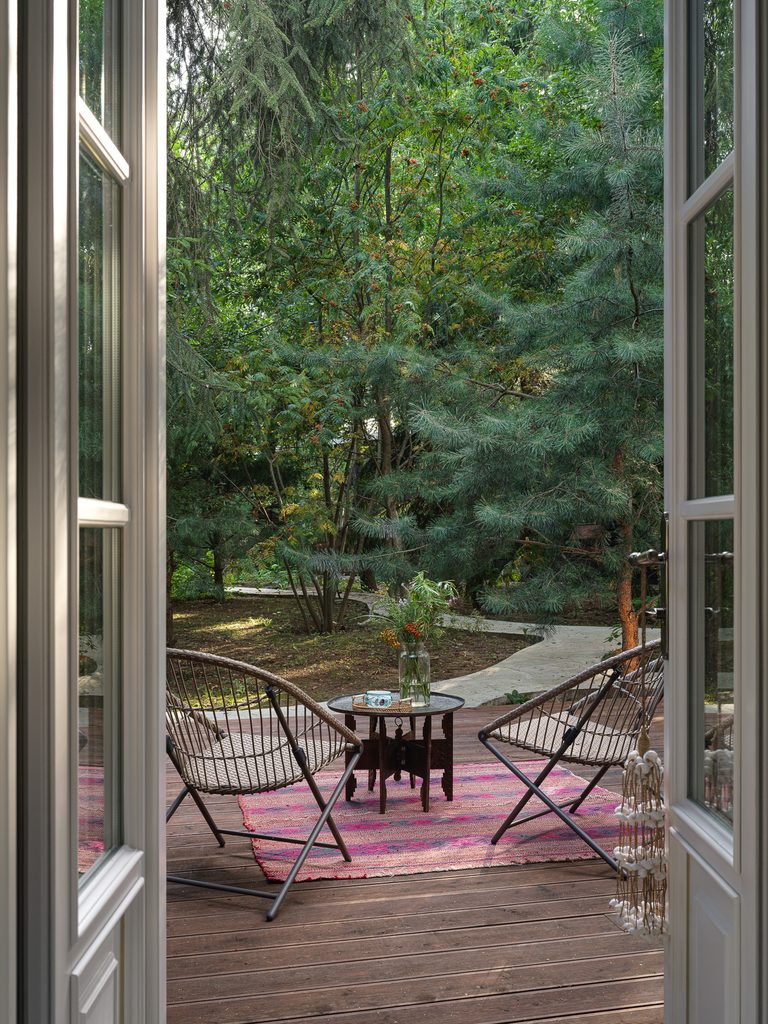 A Collector’s Eye: Inside Anna Erman’s Art-Filled Home Near Moscow 23 Borodki web 109 of 114 768x1024 1