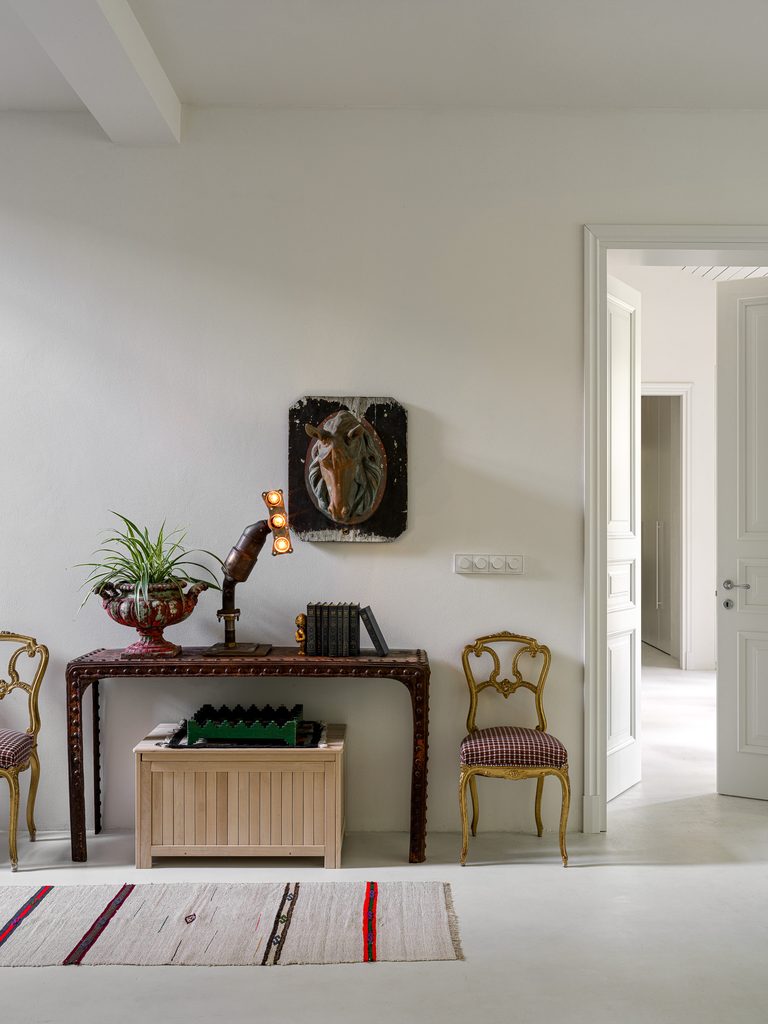 A Collector’s Eye: Inside Anna Erman’s Art-Filled Home Near Moscow 7 Borodki web 40 of 114 768x1024 1