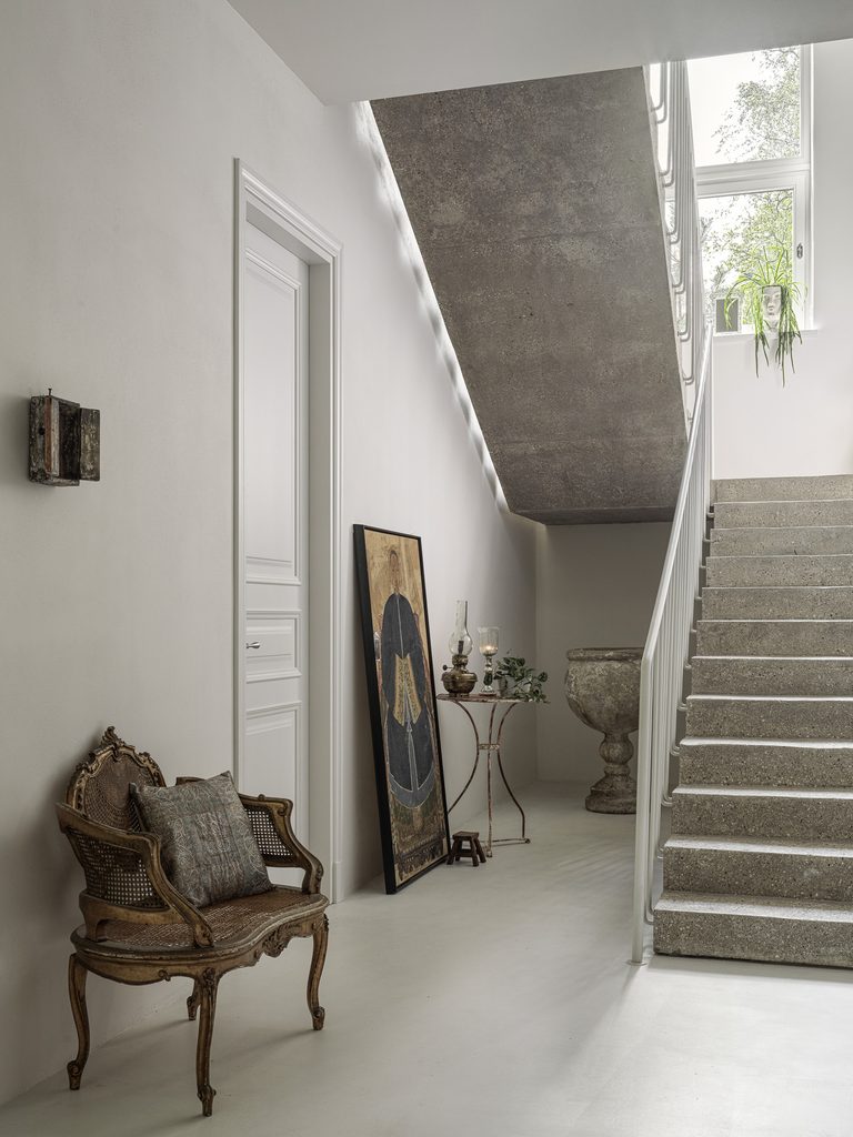 A Collector’s Eye: Inside Anna Erman’s Art-Filled Home Near Moscow 21 Borodki web 43 of 114 768x1024 1
