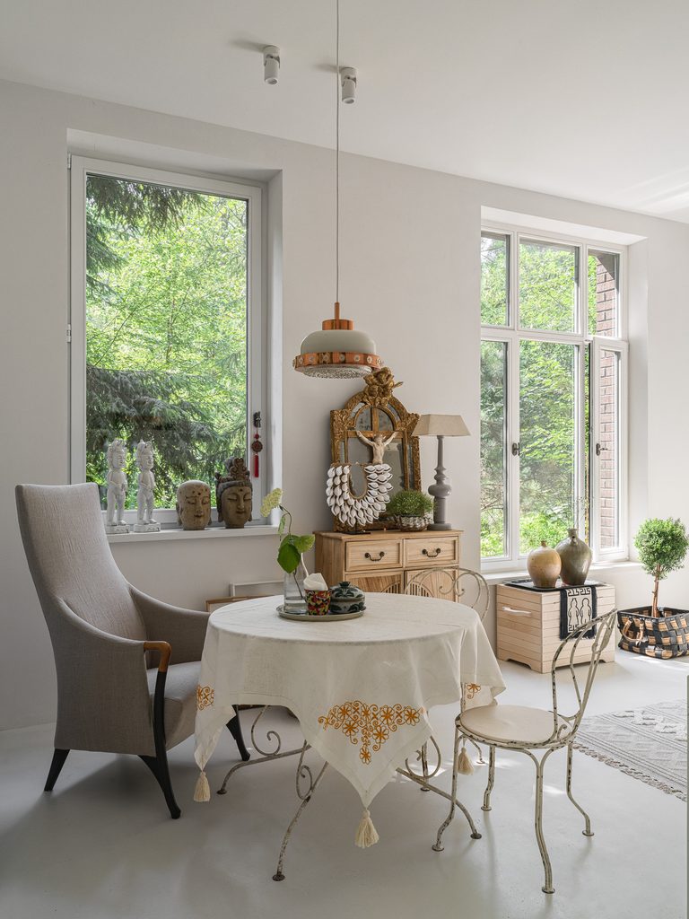 A Collector’s Eye: Inside Anna Erman’s Art-Filled Home Near Moscow 16 Borodki web 54 of 114 768x1024 1
