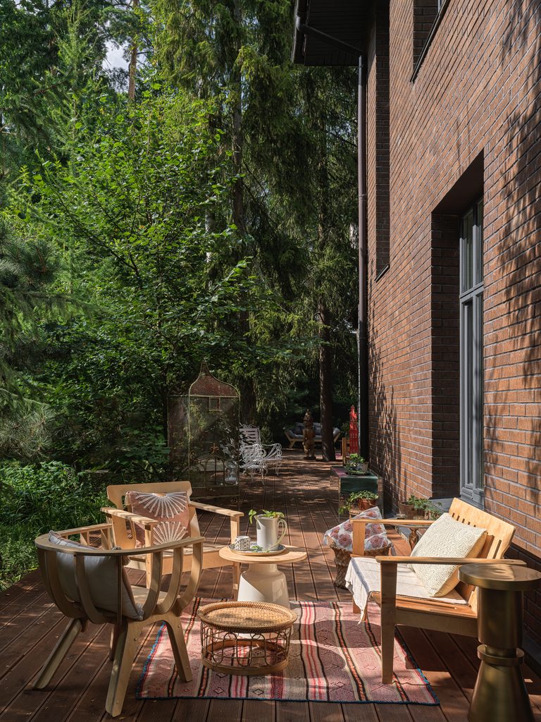 A Collector’s Eye: Inside Anna Erman’s Art-Filled Home Near Moscow 22 Borodki web 62 of 114 768x1024 1