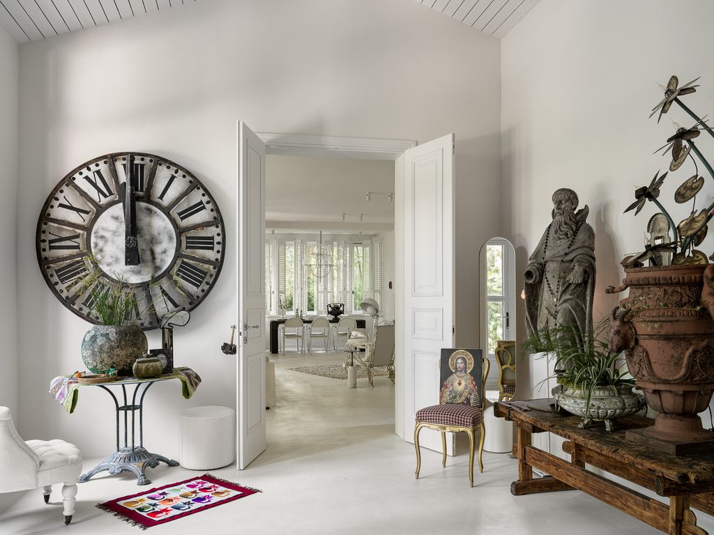 A Collector’s Eye: Inside Anna Erman’s Art-Filled Home Near Moscow 6 Borodki web 9 of 114