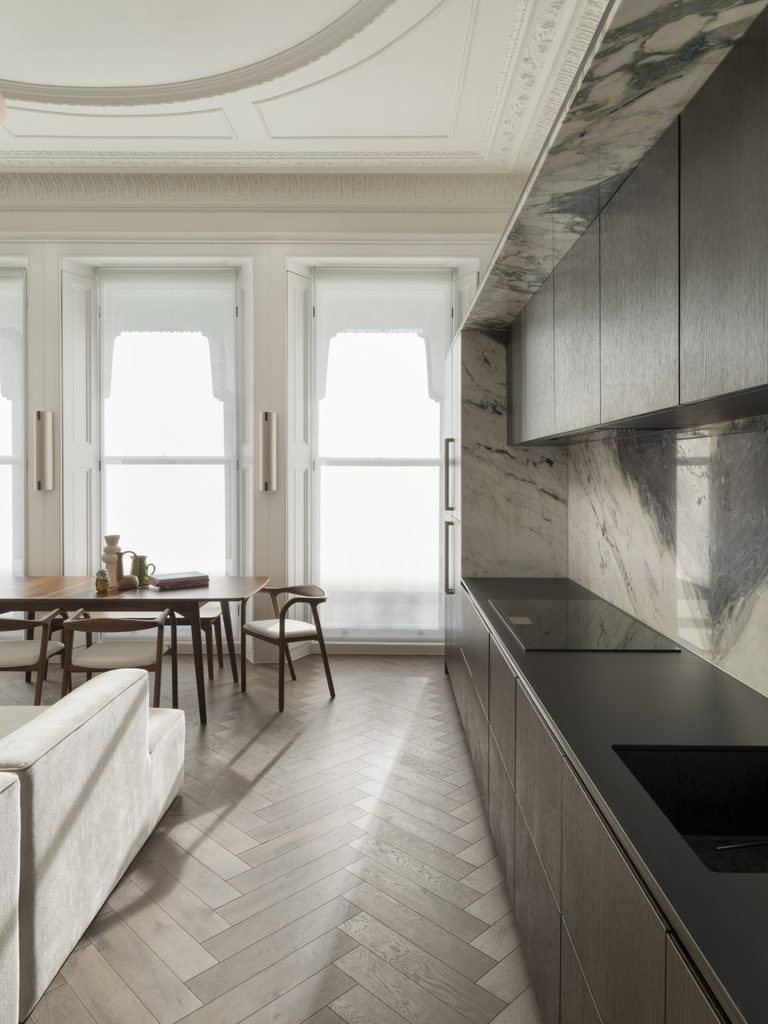 A Victorian Apartment Reimagined in South Kensington 8 CG 025 hires 768x1024 1