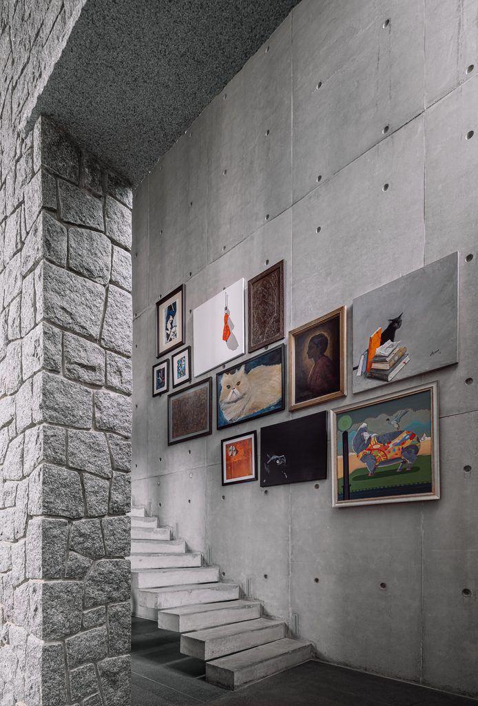 A House That Grows Around Nature 7 COCO BEANS Entrance Passage wall